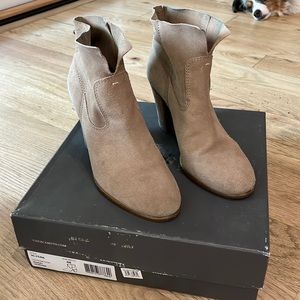 Vince Camuto Ferina khaki Verona leather bootie. Super cute & comfy!